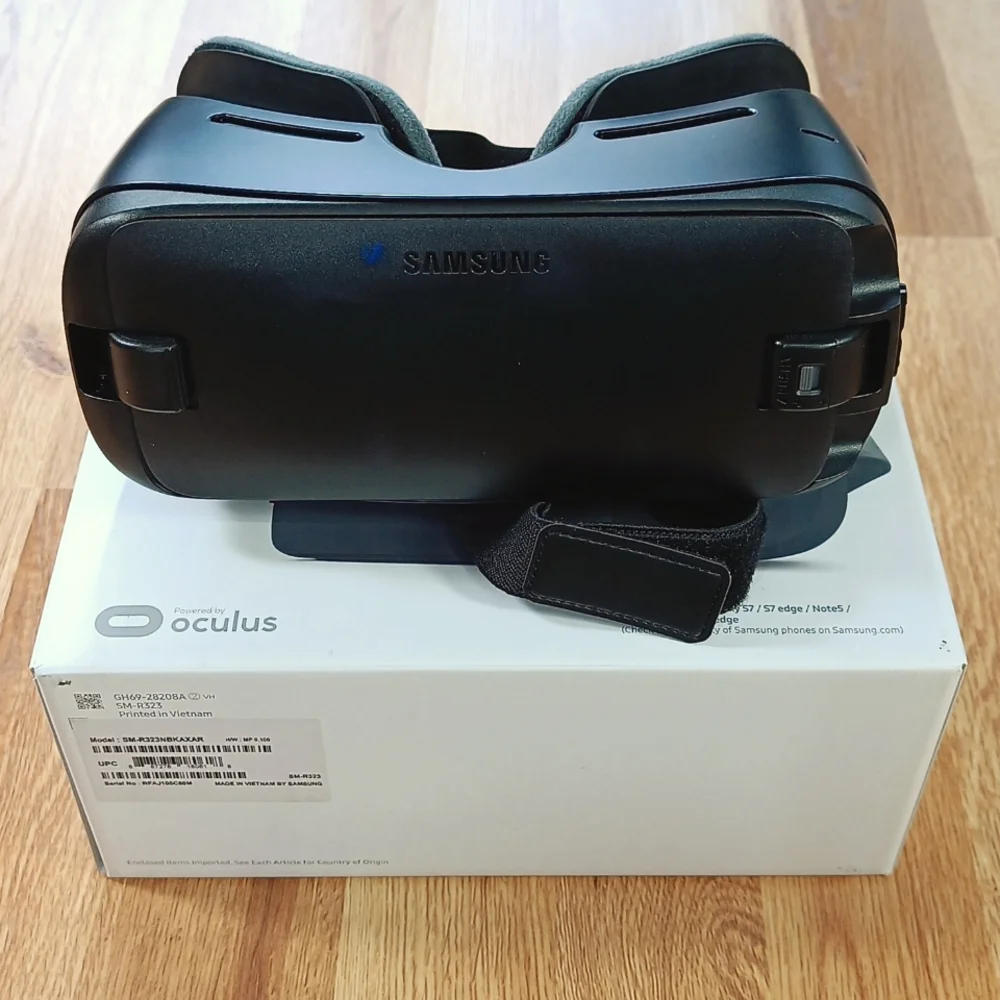 Samsung Gear VR set powered by Oculus